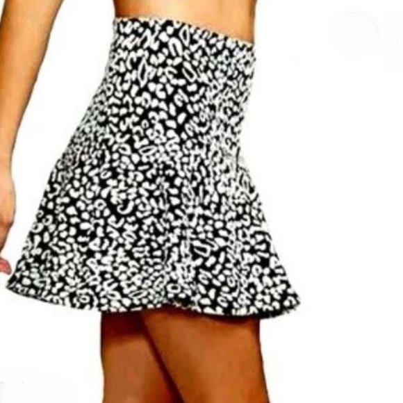 GUESS Flared Skirt With Black & White Print - Picture 1 of 5